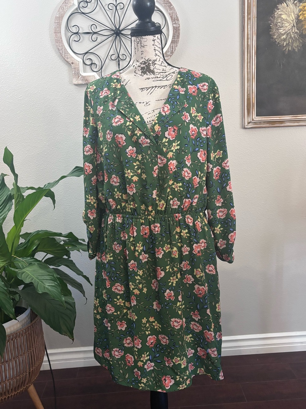 DR2 Green Floral V-Neck Long Sleeve Dress